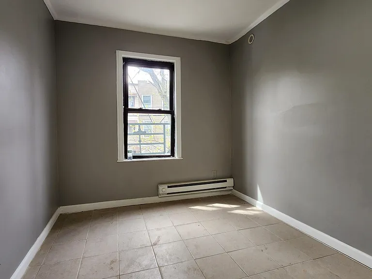 423 2nd St #2 — Photo 8