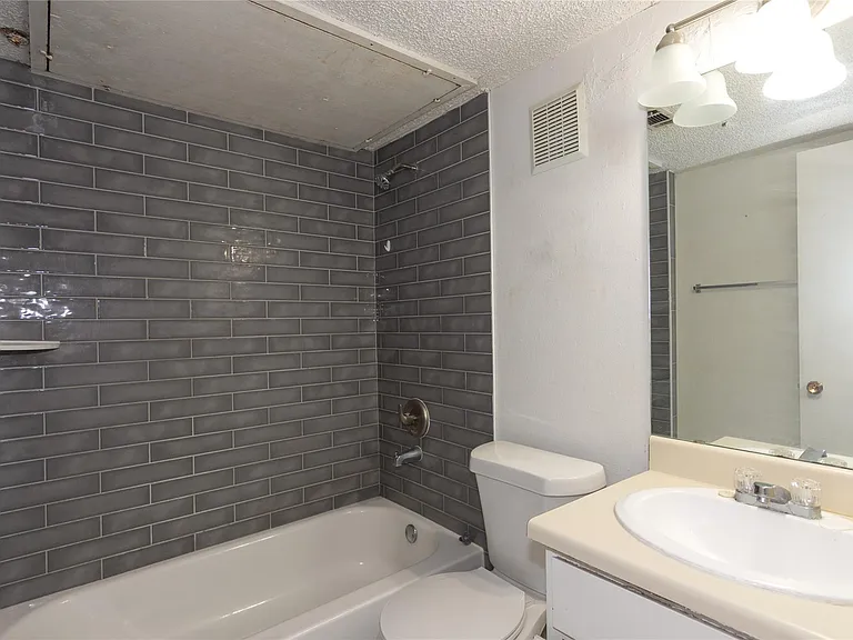 1607 Onion Creek Village Dr #D — Photo 12