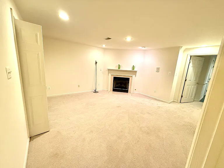 4028 Heatherstone Ct — Photo 33