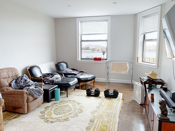 4th image of 52 Bay State Rd #2R