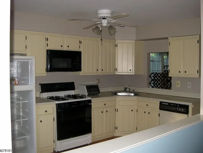 3 bed, 2.5 bath, $3,690 — Photo 3
