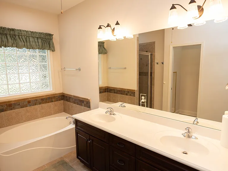 106 Sweet Meadow Ct — Photo 18