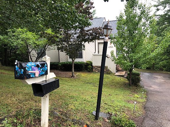 3rd image of 4521 Summerset Cir