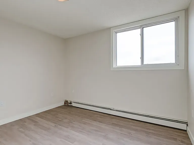 608 2nd St W #308 — Photo 33