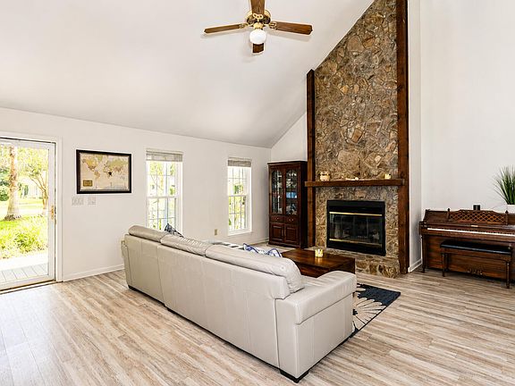 2nd image of 506 Upland Pl