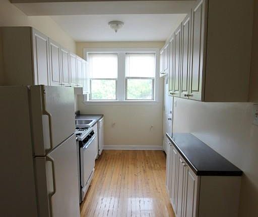 4th image of 550 W Aldine Ave #2330