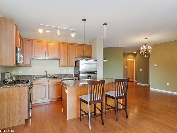 4th image of 2143 W Wellington Ave Unit 406