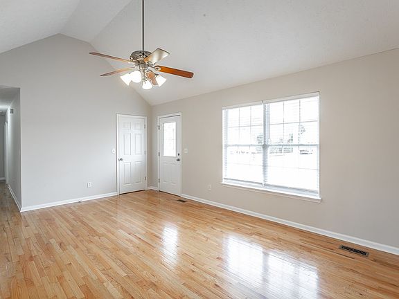 3rd image of 11 Flatstone Dr