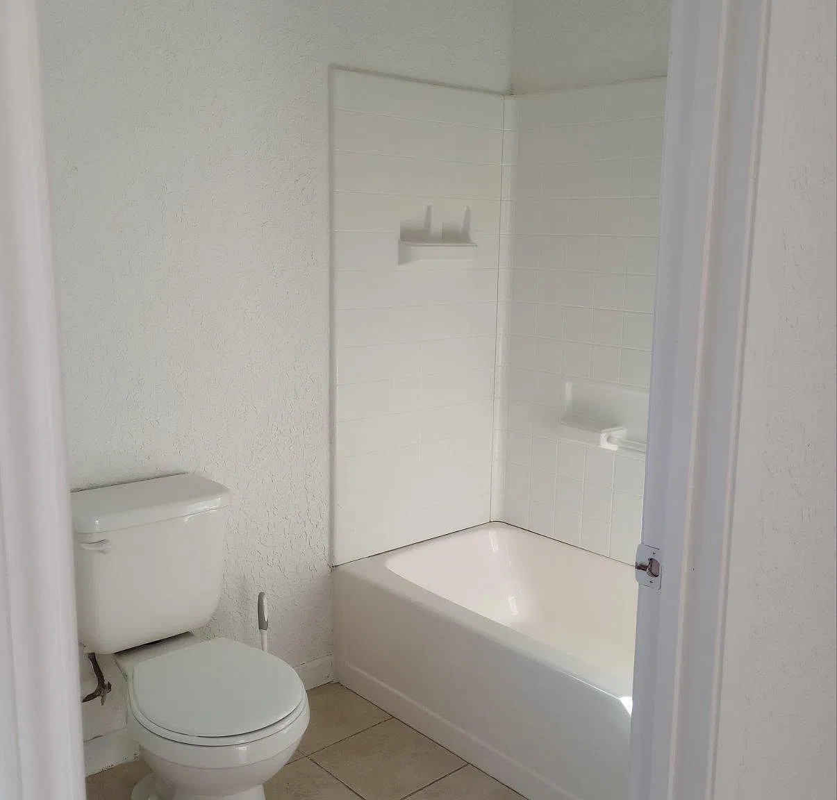 819 Rosehill Dr — Photo 1