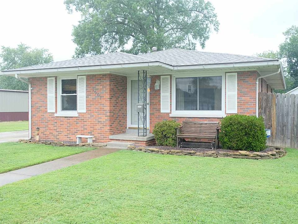 1st image of 1661 S Parker Dr