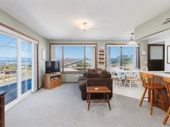 1910 NW Cruiser St, Waldport, OR 97394