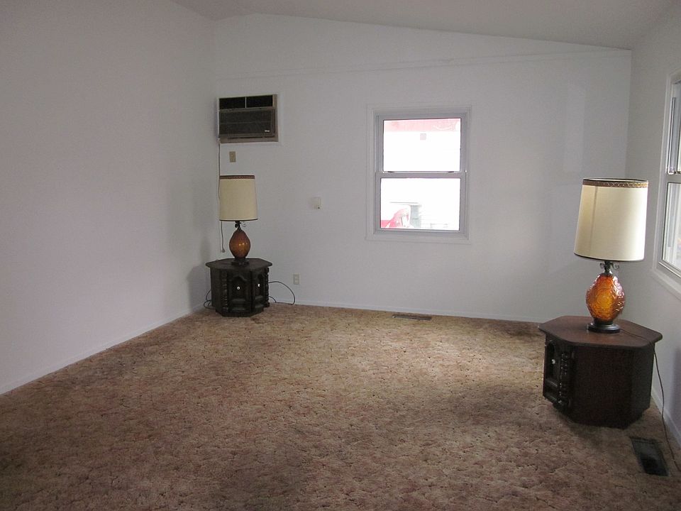 Spacious Living Room w/Vltd. Clg. 