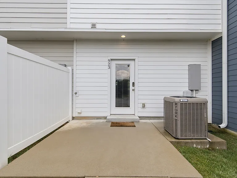 923 Ashland Place Dr — Photo 25