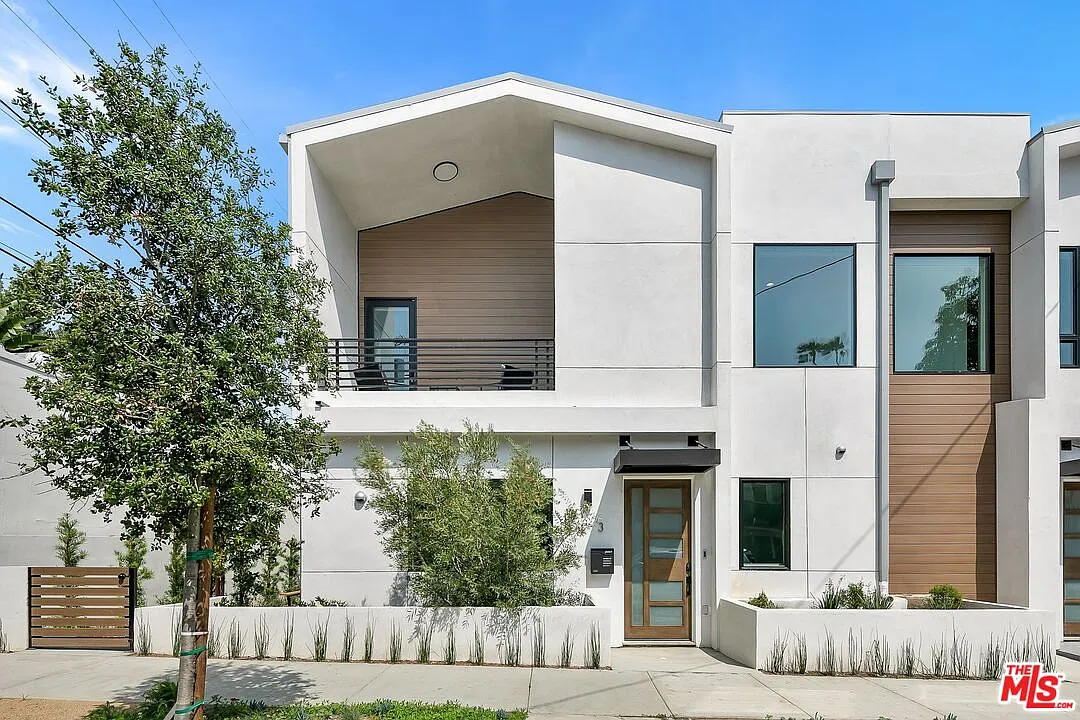 2 bed, 2.5 bath, 1600 sqft, $8,800 — Photo 1