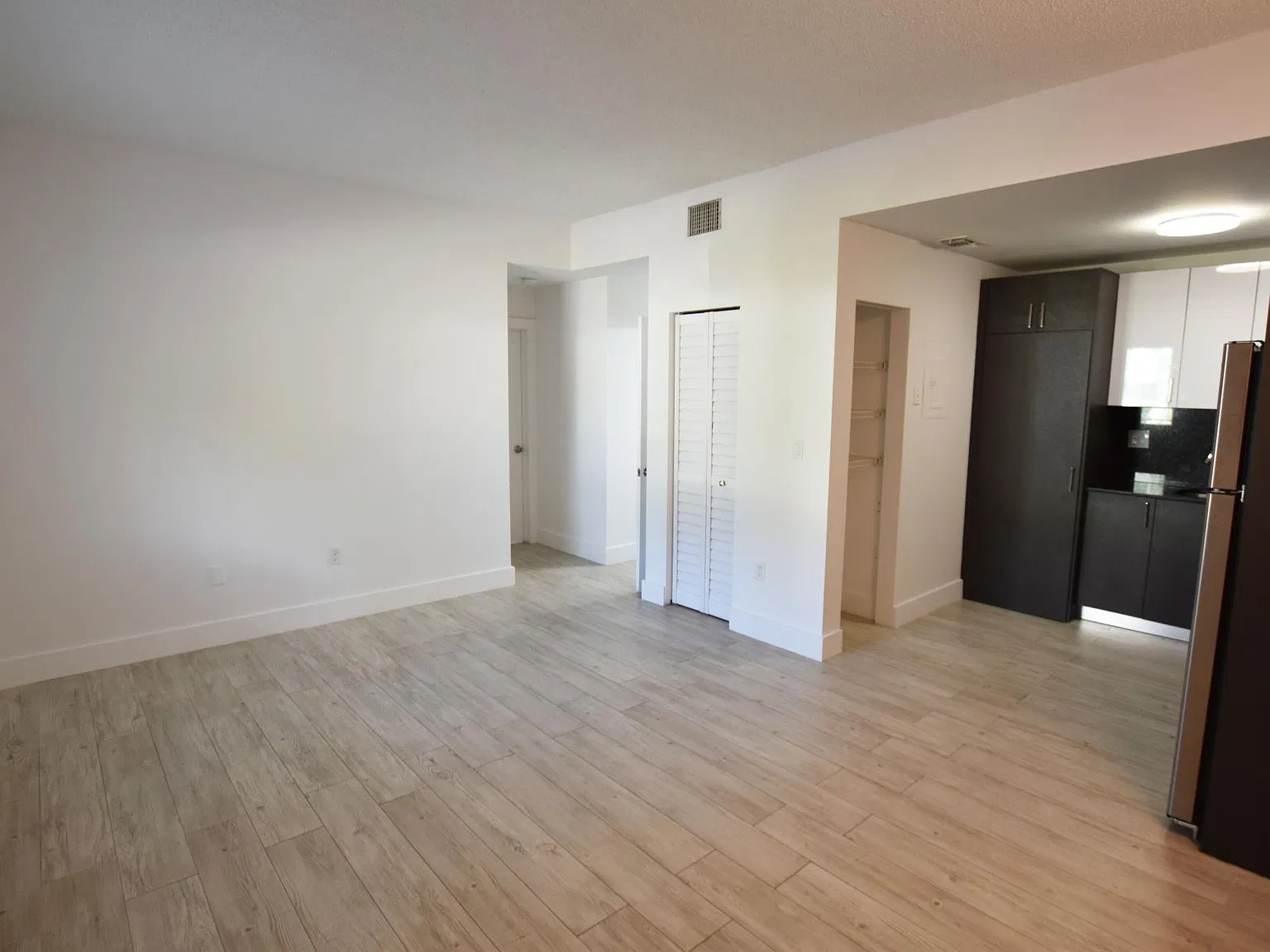 2 bed, 700 sqft, $2,050 — Photo 3