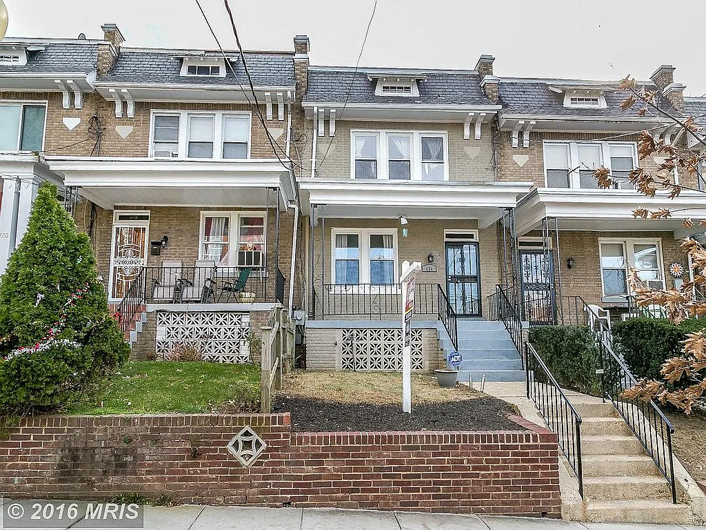 424 Crittenden St NW photo 1