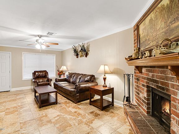 4th image of 107 Saint James Dr