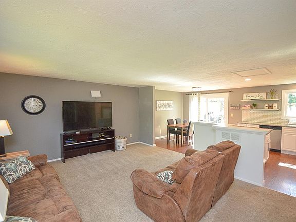 3rd image of 4210 Edinburgh Dr