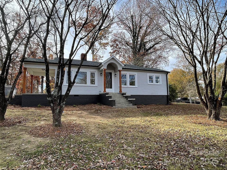 1st image of 400 E 27th St