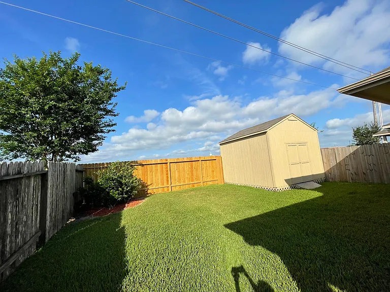 2313 Cantabria Ln — Photo 17