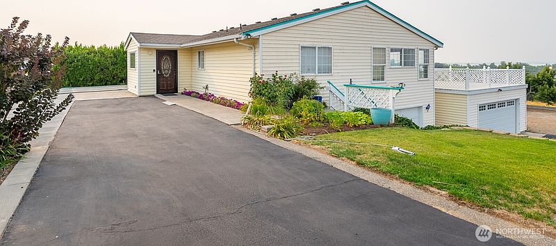 5th image of 7239 Bayview Avenue