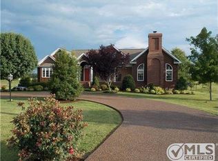 1009 Dorris Winters Rd, Chapmansboro, TN 37035