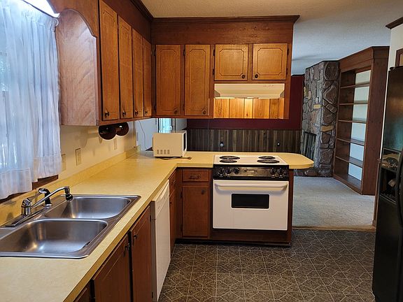 2nd image of 604 Arrow Point Dr