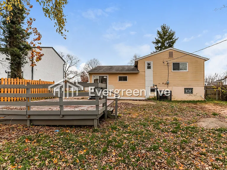 5036 Albany Dr — Photo 15