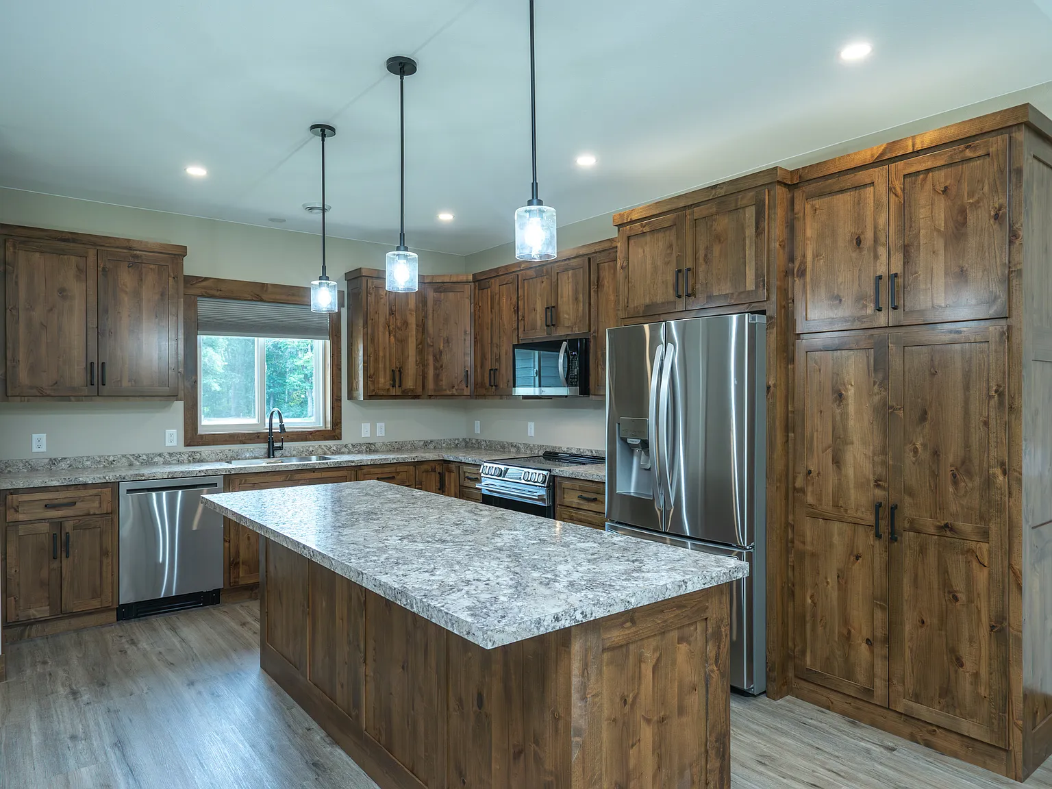 3 bed, 1600 sqft, $2,899 — Photo 2