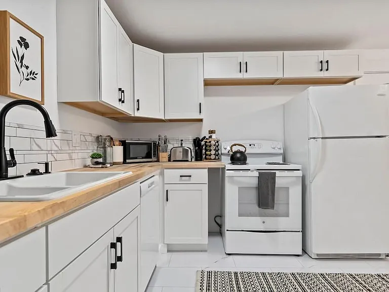 fully equipped kitchen
