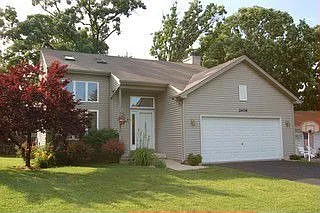 2406 Highland Dr photo 1