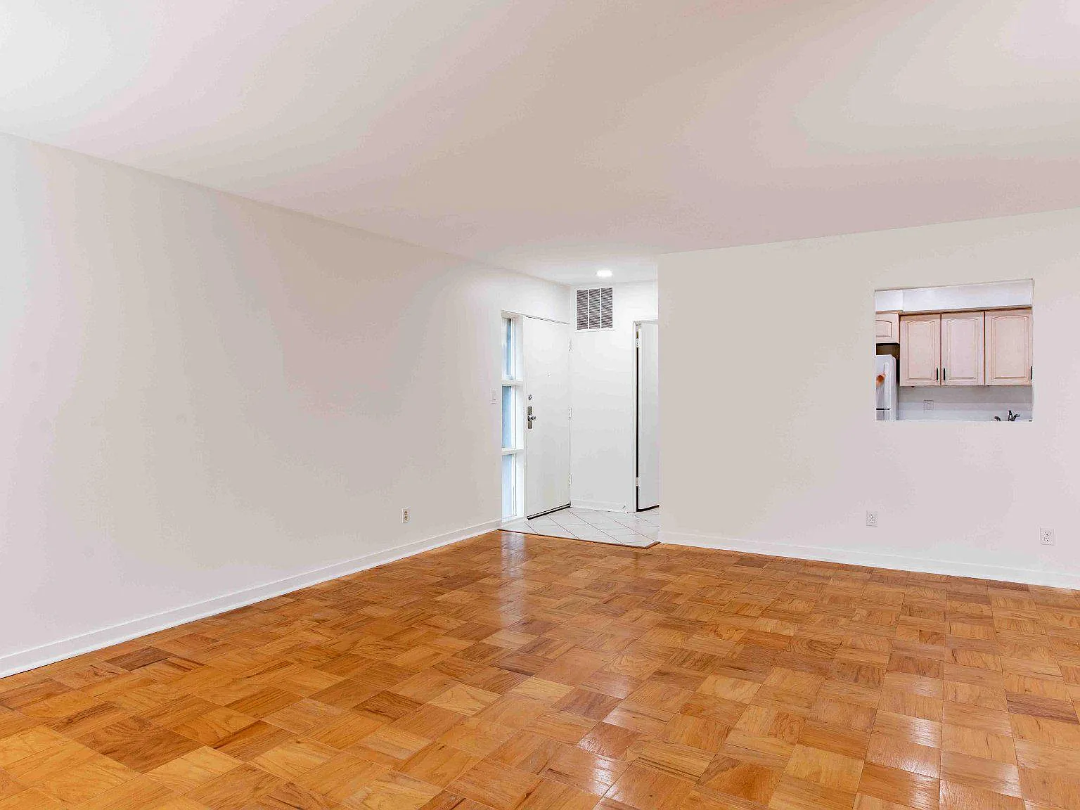 2 bed, 2.0 bath, 1208 sqft, $2,050 — Photo 3