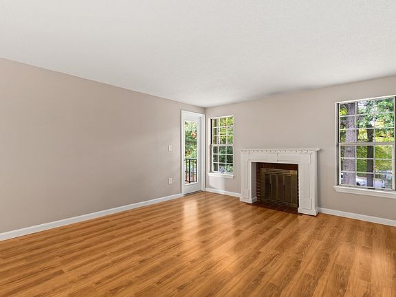 2nd image of 6 Walden Dr APT 6