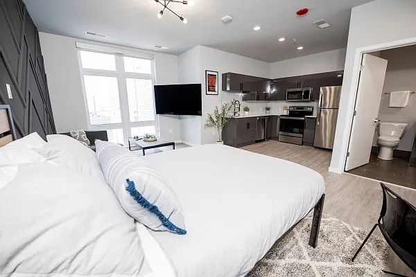 Studio, 430 sqft, $895 — Photo 1