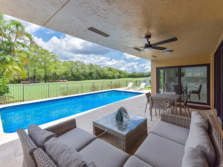 11204 Clover Leaf Cir — Photo 35