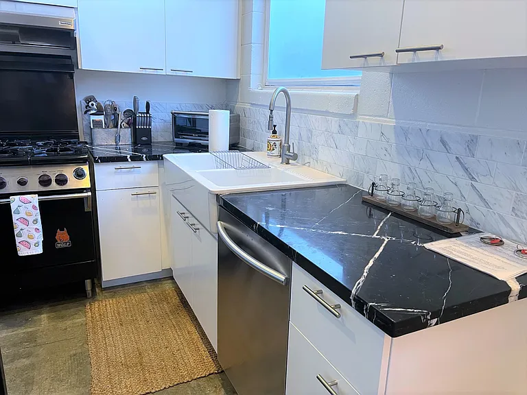 533 Vernon Ave #C — Photo 10