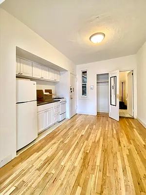 Rented by Waverly Realty Associates | media 10