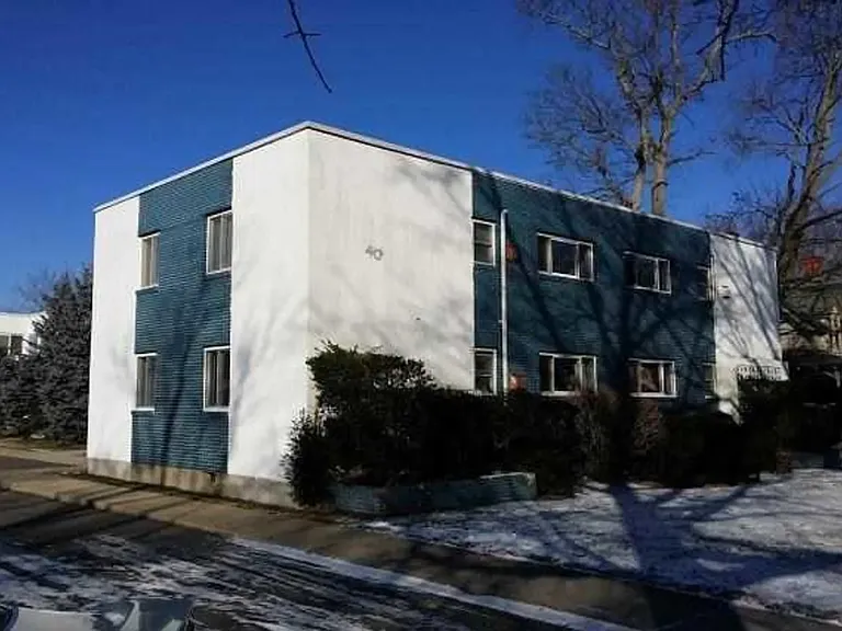 Fairfield At Amityville Village — Photo 17