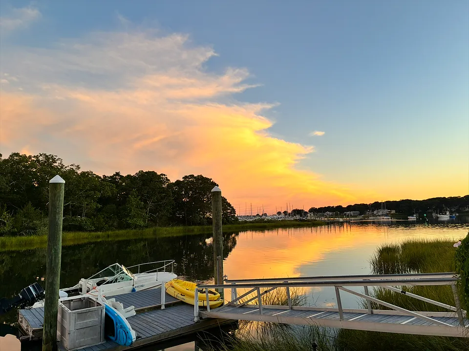 Beach Point Dr
