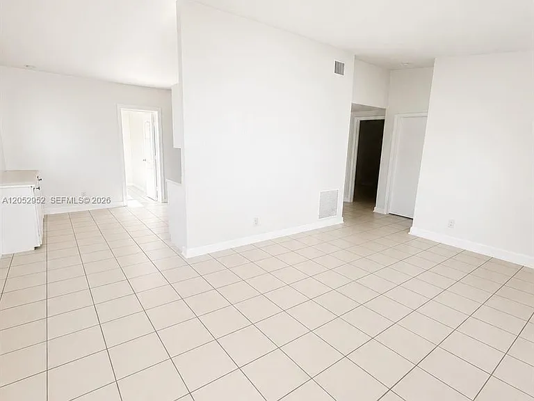 821 SW 2nd St — Photo 10