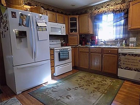 4th image of 240 Carriage Way Dr