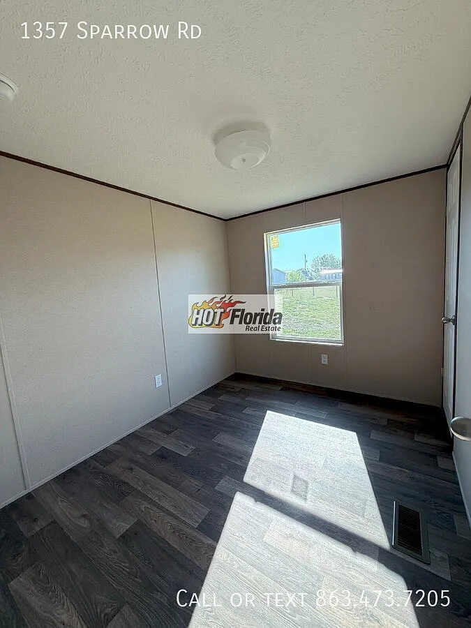Move-In Ready 3-Bedroom, 2-Bath Home with In-Unit Laundry — Photo 3