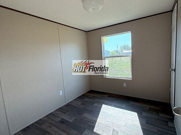 3rd image of 1357 Sparrow Rd