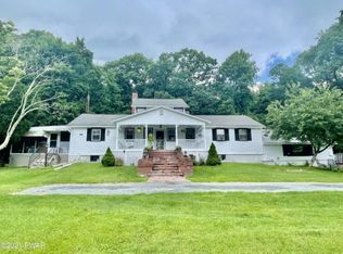 430 Raymondskill Rd, Milford, PA 18337