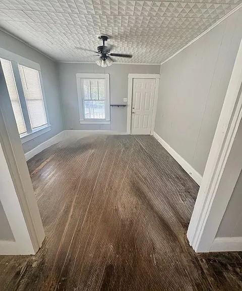 2121 Lyle Ave — Photo 5