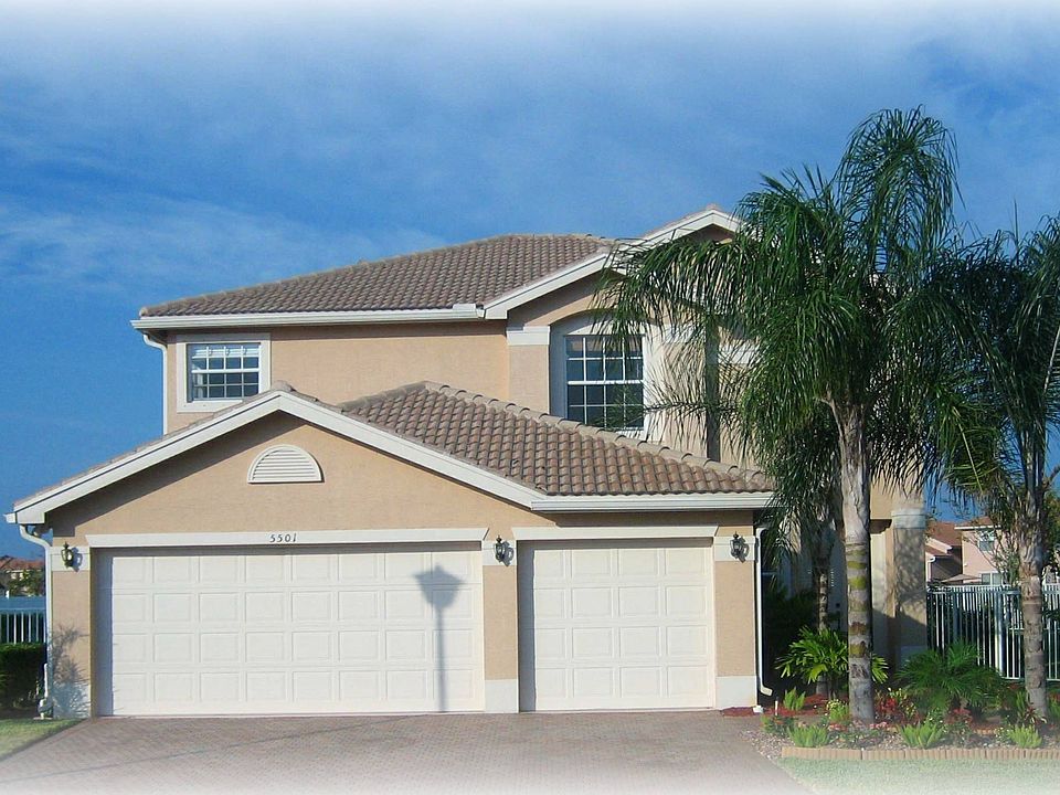 Gorgeous 5/3/3 on .39 ac cul-de-sac lot