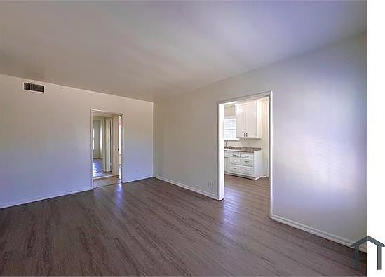 5th image of 833 W 97th St #1