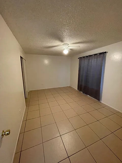 1 bed, 940 sqft, $1,200 — Photo 2