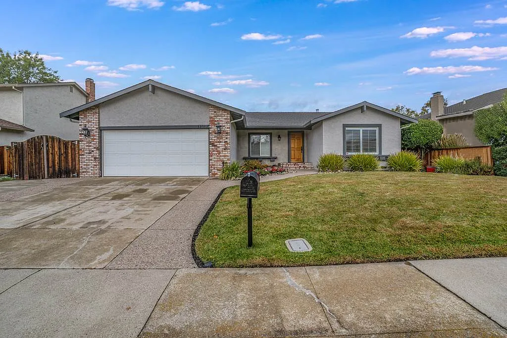 3301 El Suyo Dr photo 1