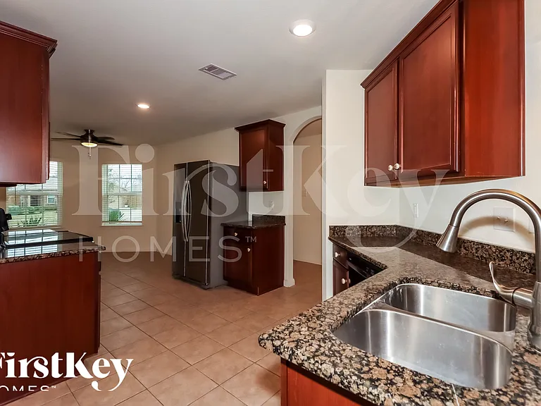2301 Starboard Sail Dr — Photo 9